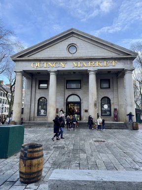 Qunicy Market